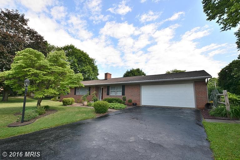 1st image of 1930 Applewood Dr