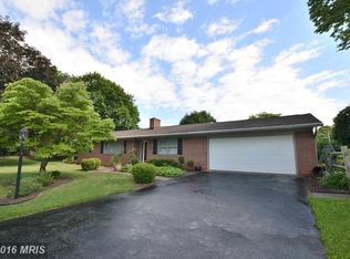 1930 Applewood Dr, Hagerstown, MD 21740