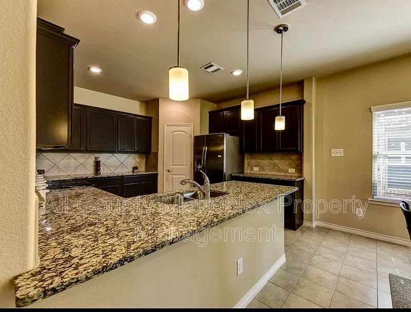 3 bed, 2.5 bath, 2223 sqft, $2,650 — Photo 4