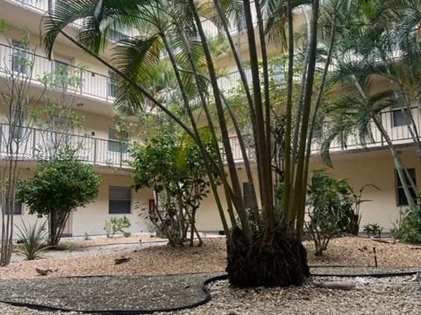 2871 Somerset Dr APT 218, Lauderdale Lakes, FL 33311