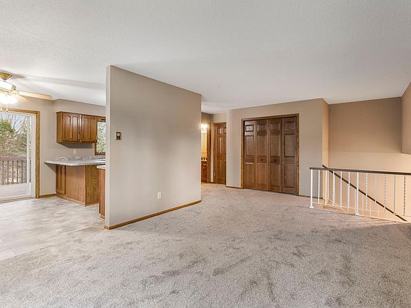 3rd image of 615 High Ridge Rd