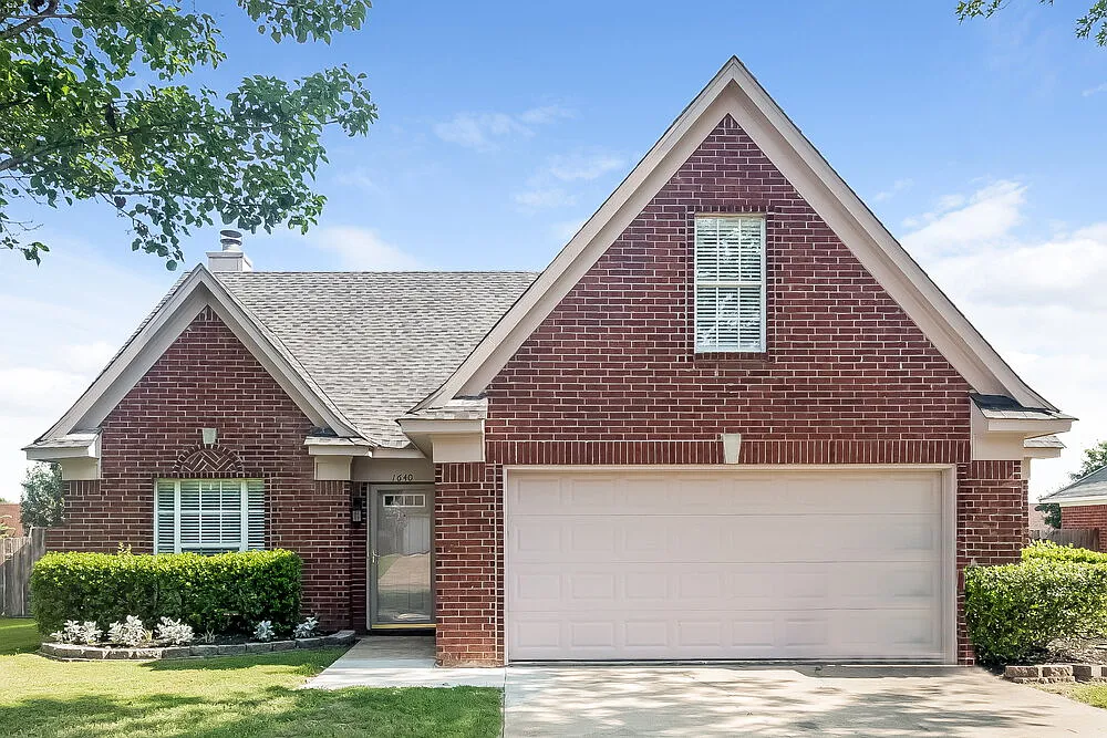 4 bed, 2.5 bath, 1913 sqft, $2,990 — Photo 1