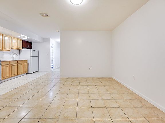 4th image of 83 Oxford Ave #G