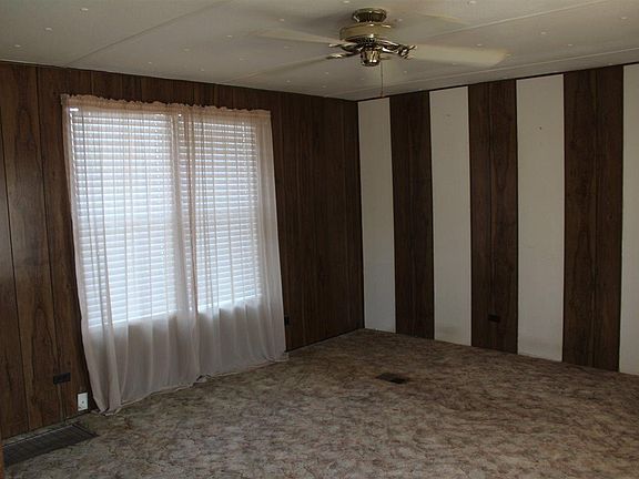 2nd image of 1005 N Chinquapin Ave
