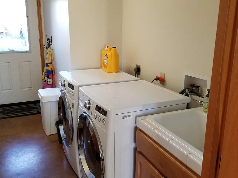 67070 Central St — Photo 23