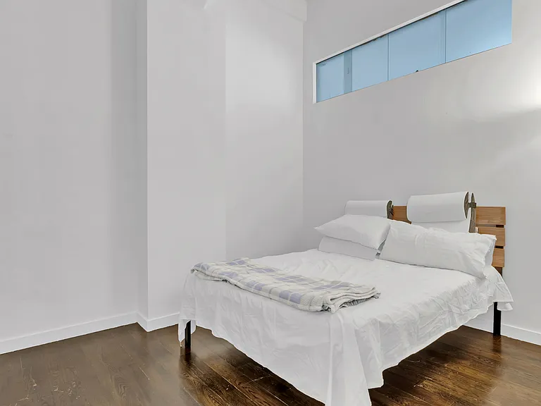 11 E 36th St #406 — Photo 3