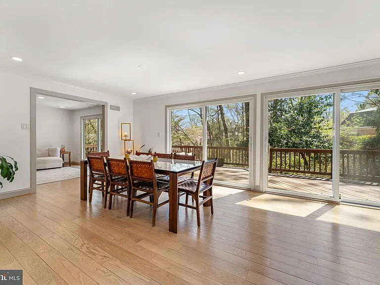 2820 Ellicott St NW — Photo 8