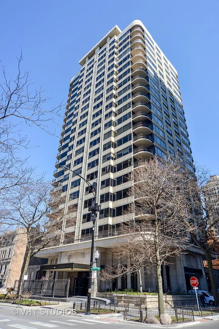 1501 N State Pkwy APT 5A photo 1