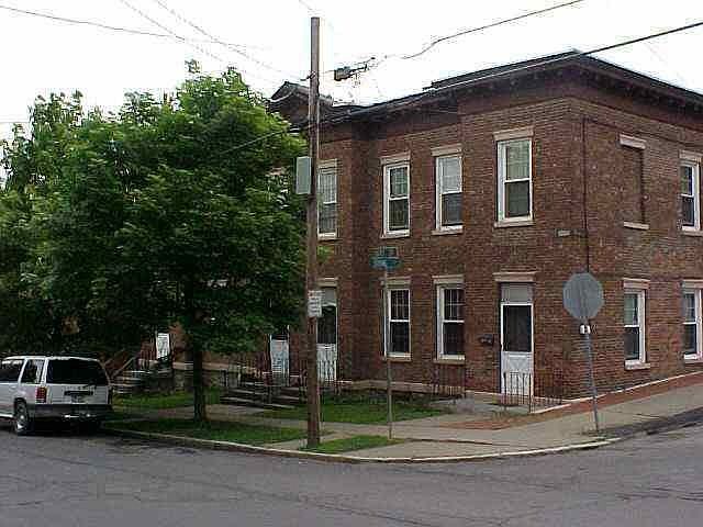 2nd image of 42 Vliet St