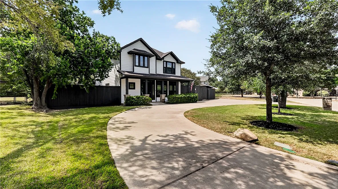 5 bed, 5.5 bath, 1959 sqft, $6,500 — Photo 2