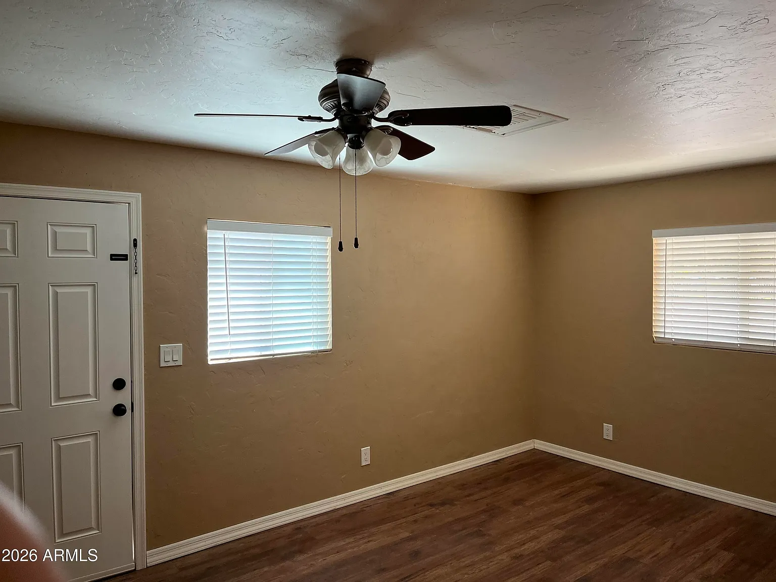 3 bed, 2.0 bath, 1256 sqft, $1,895 — Photo 3