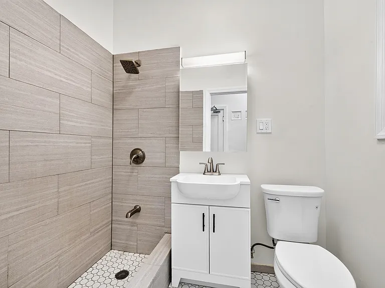 210 36th St #3L — Photo 5