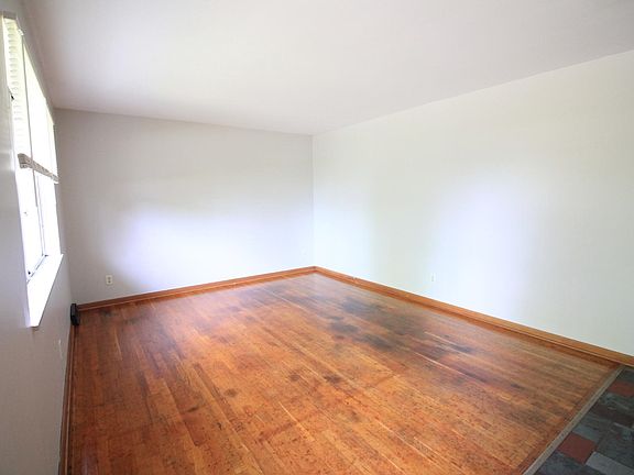2nd image of 4858 Kingshill Dr