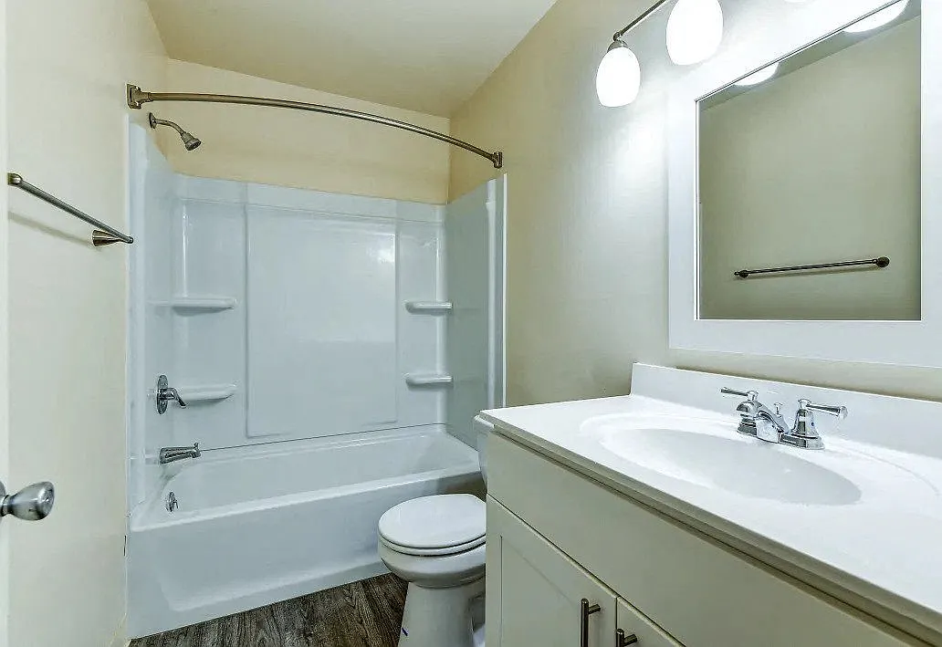 Rolling Hills Apartments — Photo 2