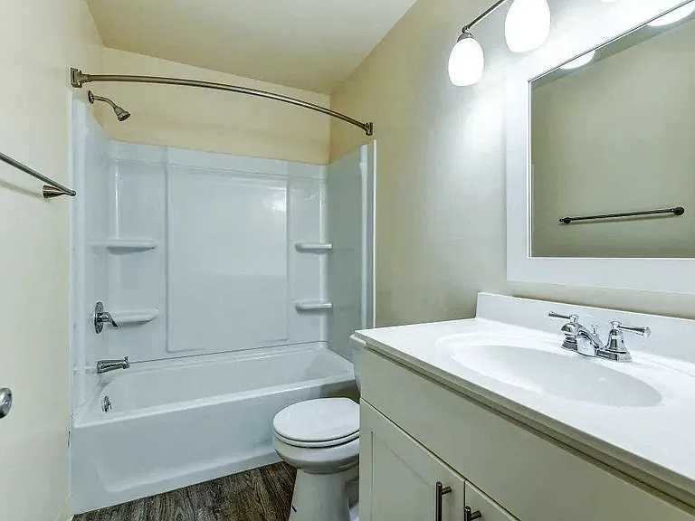 Rolling Hills Apartments — Photo 2
