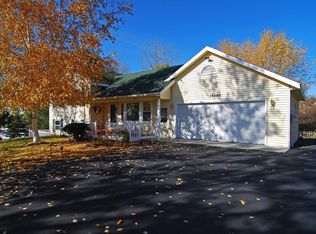 16840 N Hillcrest Ct, Eden Prairie, MN 55346