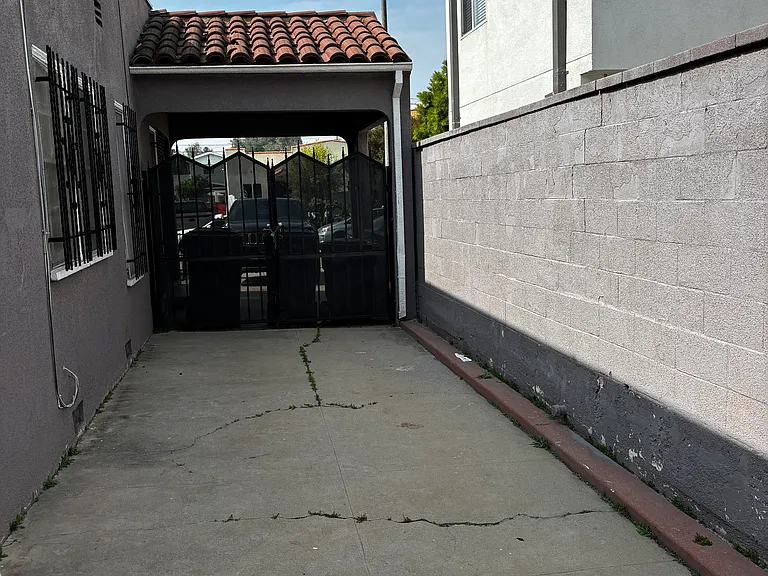 1850 S Curson Ave #1850 — Photo 12