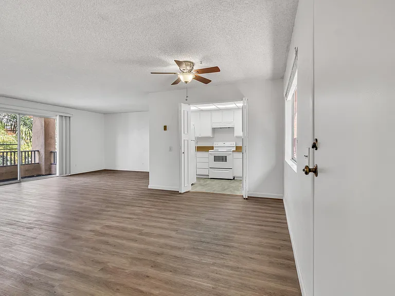 2510 Clairemont Dr #203 — Photo 5