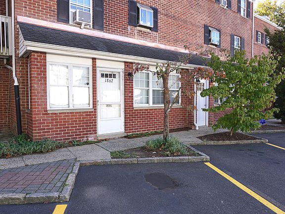 4th image of 1862 Summer St