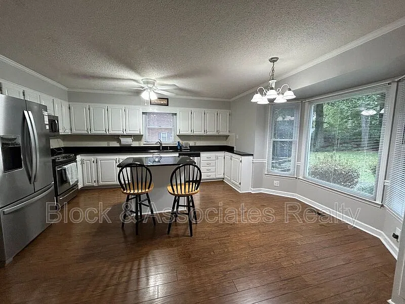4 bed, 3.5 bath, $3,000 — Photo 3
