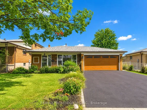 7449 Pickfair Dr, Mississauga, ON L4T 2N1