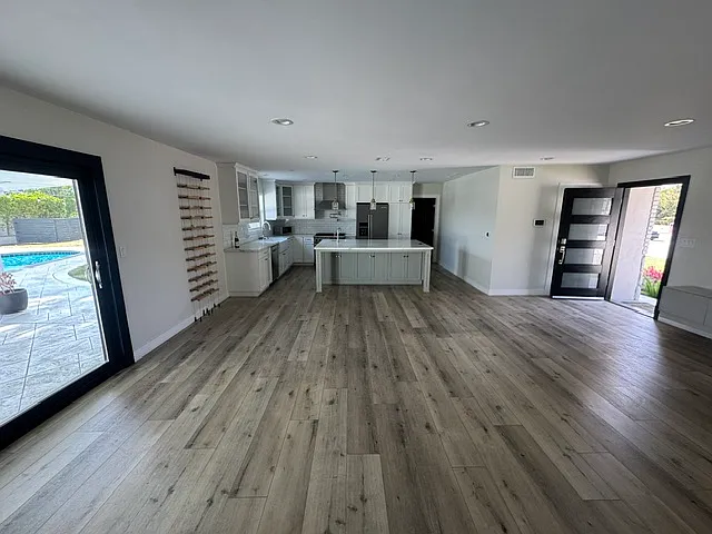 20650 Chatsworth St — Photo 5