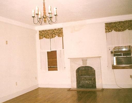 4th image of 3926 Fairmont Dr
