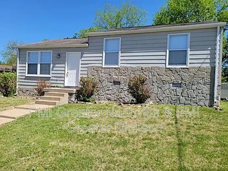 3 bed, 1.5 bath, 1040 sqft, $1,845 — Photo 1