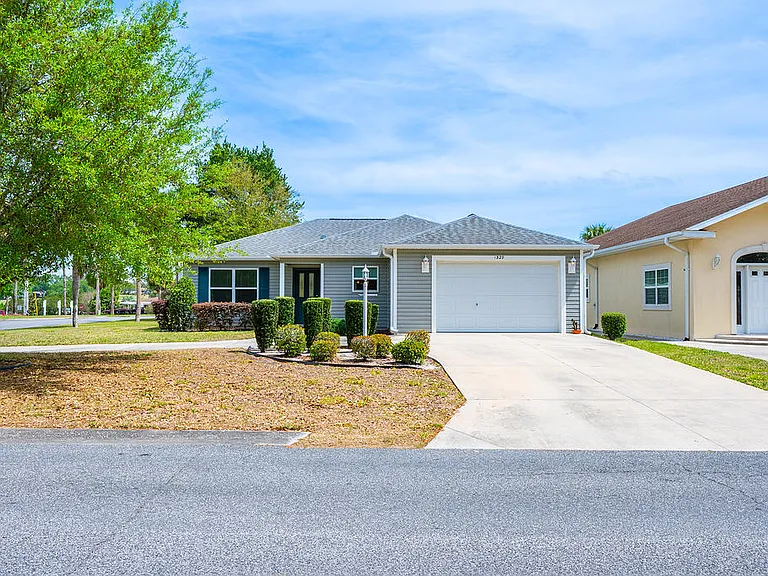 1329 Paradise Dr — Photo 2
