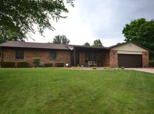 10 Elmbank Dr, Swansea, IL 62226