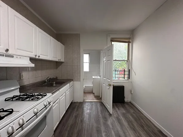 70 Rose Avenue image 1 of 7