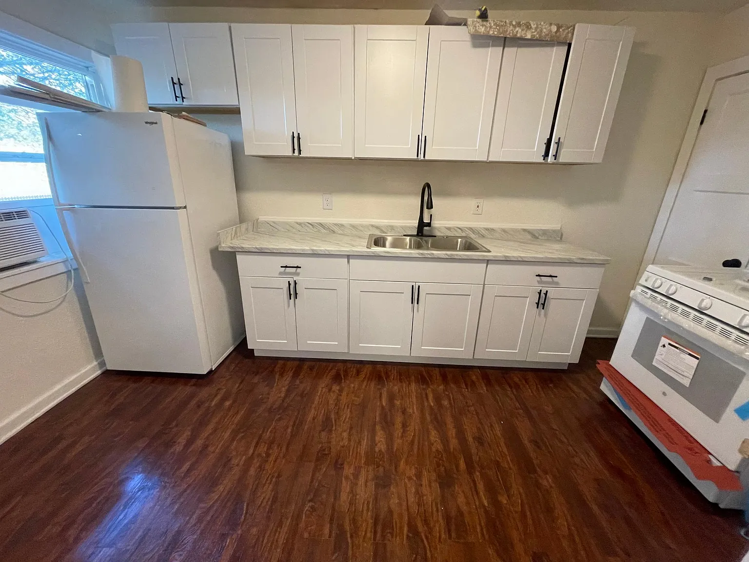 1 bed, 800 sqft, $1,350 — Photo 2