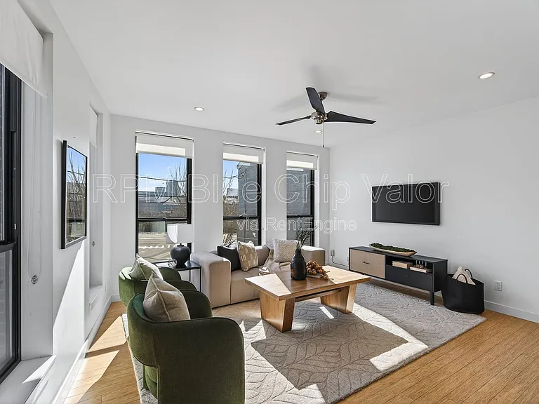 432 Liberty Hl #A — Photo 3