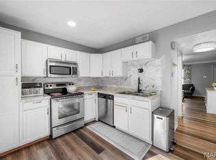 1871 Mansard Dr, Saint Louis, MO 63125