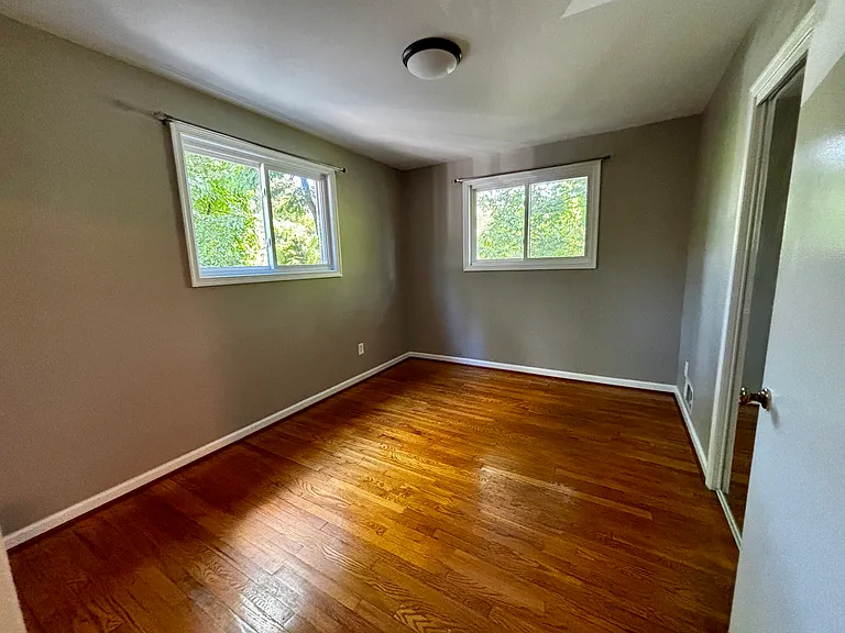 Lillian Dr — Photo 20