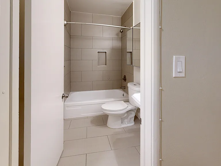 600 Oak Street — Photo 17