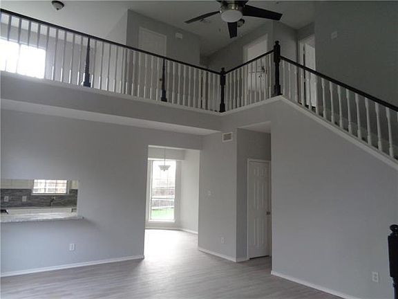 3rd image of 426 Pebblecreek Dr