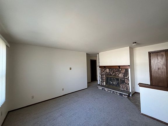 4th image of 2320-2322 Holiday Dr