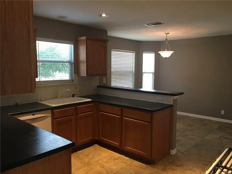 312 Estate Dr — Photo 2