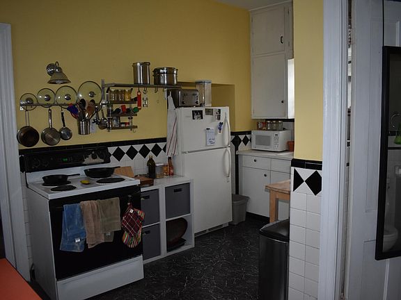 Bright, sunny kitchen.