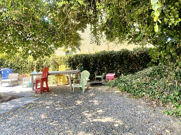 Student gathering space with outdoor seating minutes from USC - ideal for study groups