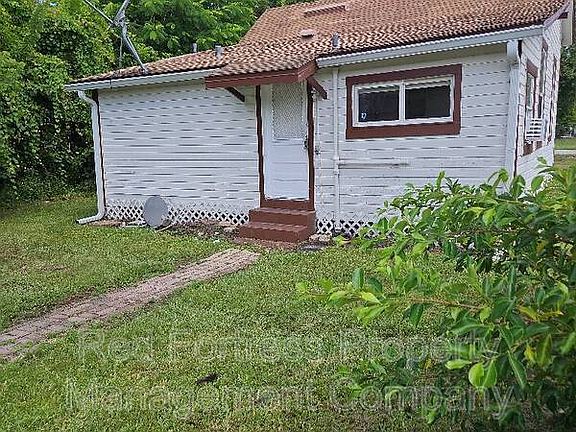 2nd image of 3810 Desoto Ave #B