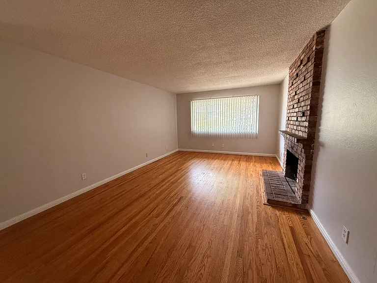 339 Swan Way — Photo 10