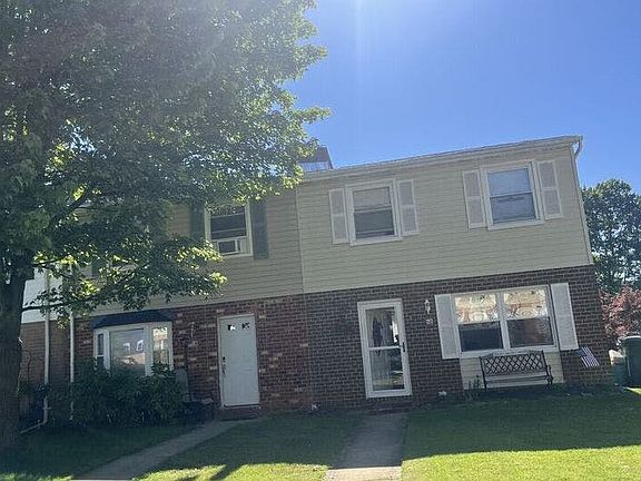2nd image of 10 Hillside Ct