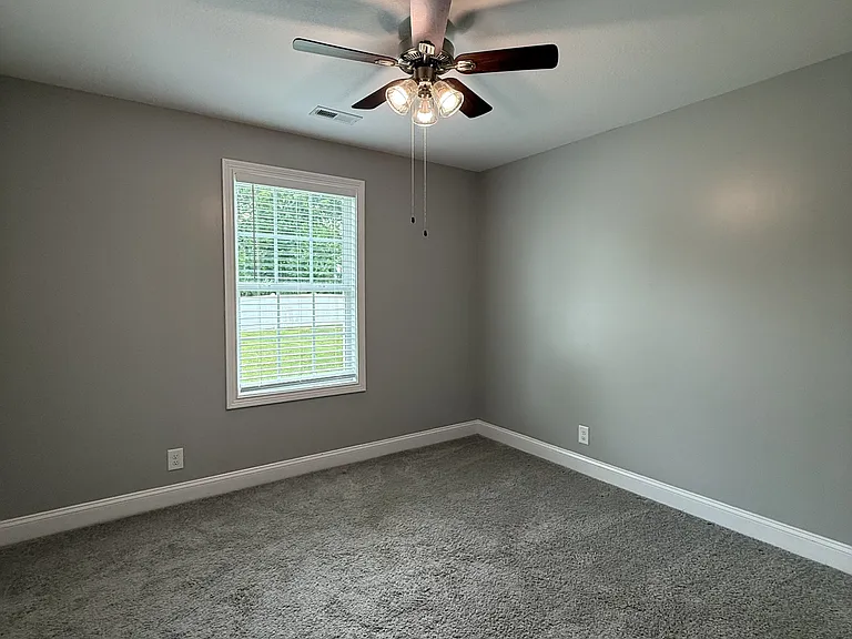 255 Illinois Ave — Photo 12