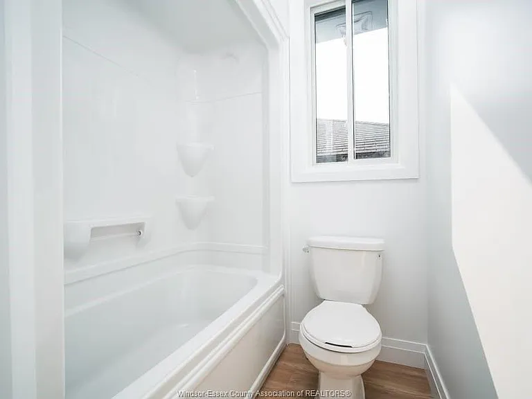 1210 Laurendeau Ave — Photo 14