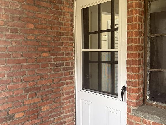 3rd image of 104 Hamilton Ave APT 1B