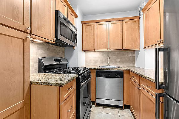 1st image of 150 E 56th St APT 2D
