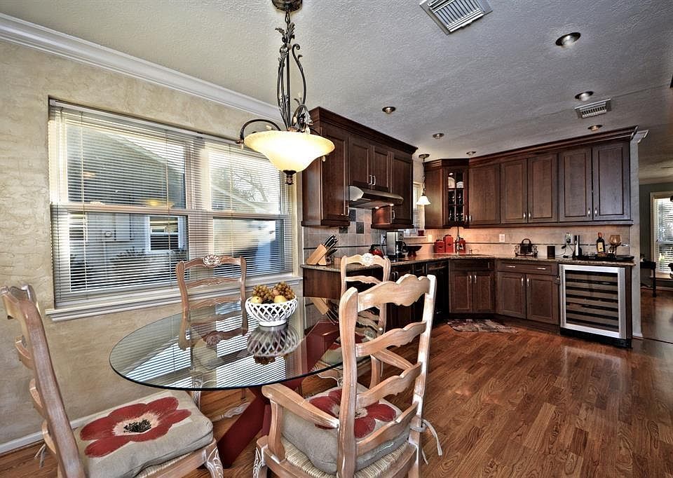 1st image of 2306 Briarview Dr