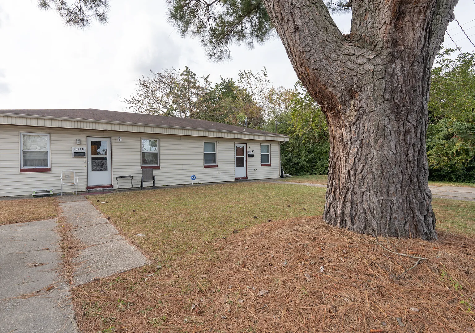 2 bed, 650 sqft, $1,300 — Photo 2